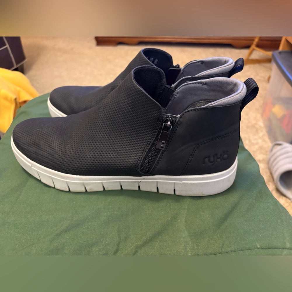 Ryka Hensley Sneakers Womens Sz 9.5 Side Zipper Slip On Casual Shoes